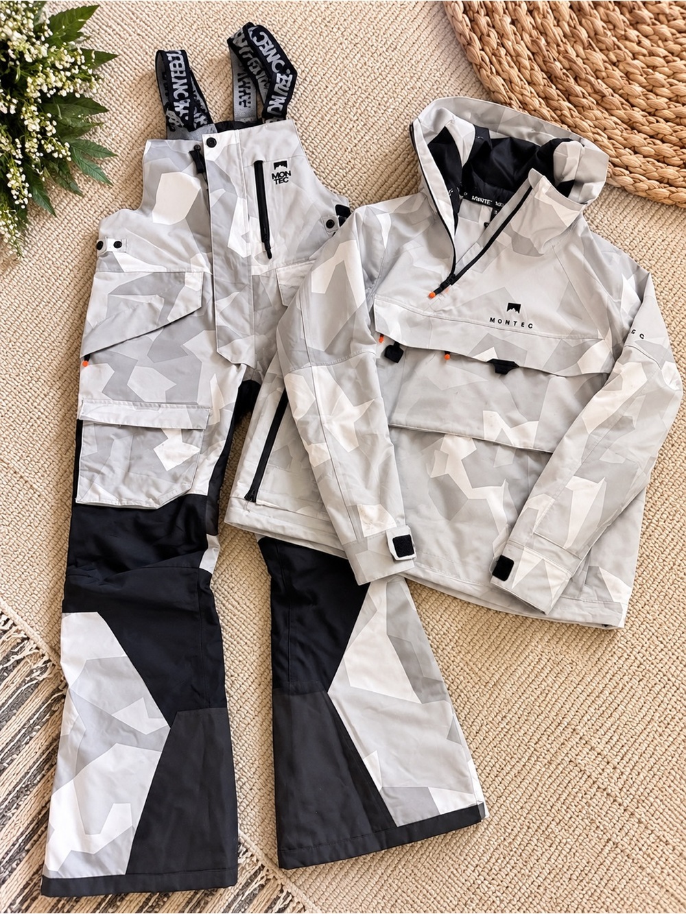 Women’s Montec Insulated Jacket + Bibs Set